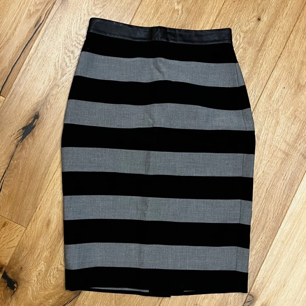 Banana Republic Stripped Pencil skirt size Small